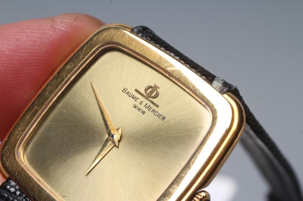 A GENTLEMAN'S BAUME & MERCIER 18CT GOLD WRISTWATCH Image