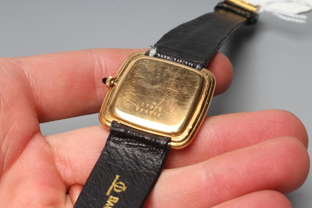 A GENTLEMAN'S BAUME & MERCIER 18CT GOLD WRISTWATCH Image