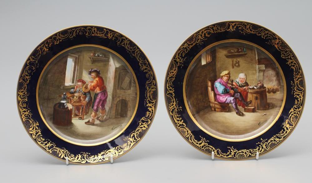 A PAIR OF FRENCH PORCELAIN CABINET PLATES Image