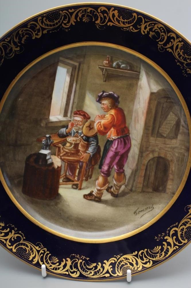 A PAIR OF FRENCH PORCELAIN CABINET PLATES Image