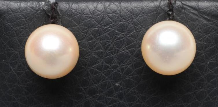 A PAIR OF CULTURED PEARL EAR STUDS, the pale champagne coloured pearls set to unmarked posts with Image