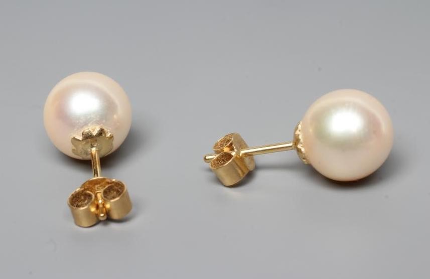 A PAIR OF CULTURED PEARL EAR STUDS, the pale champagne coloured pearls set to unmarked posts with Image