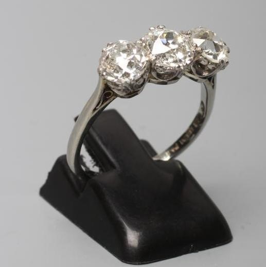 A THREE STONE DIAMOND RING Image