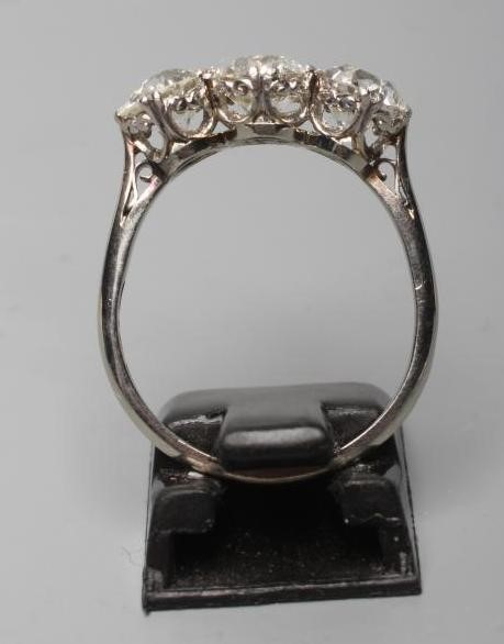 A THREE STONE DIAMOND RING Image