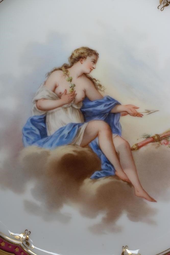 A PAIR OF FRENCH PORCELAIN CABINET PLATES Image