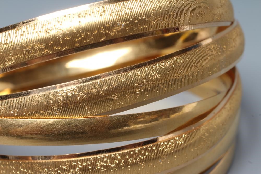 TWO SETS OF THREE "DOWRY" BANGLES, some with matt finish, various marked UF/UK/916/22 and 22 BINNUR Image