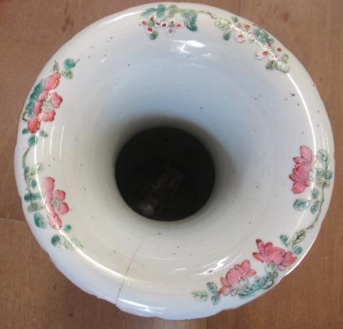 A PAIR OF CANTONESE PORCELAIN FAMILLE ROSE ROULEAU ALCOVE VASES with shi-shi handles and salamanders Image