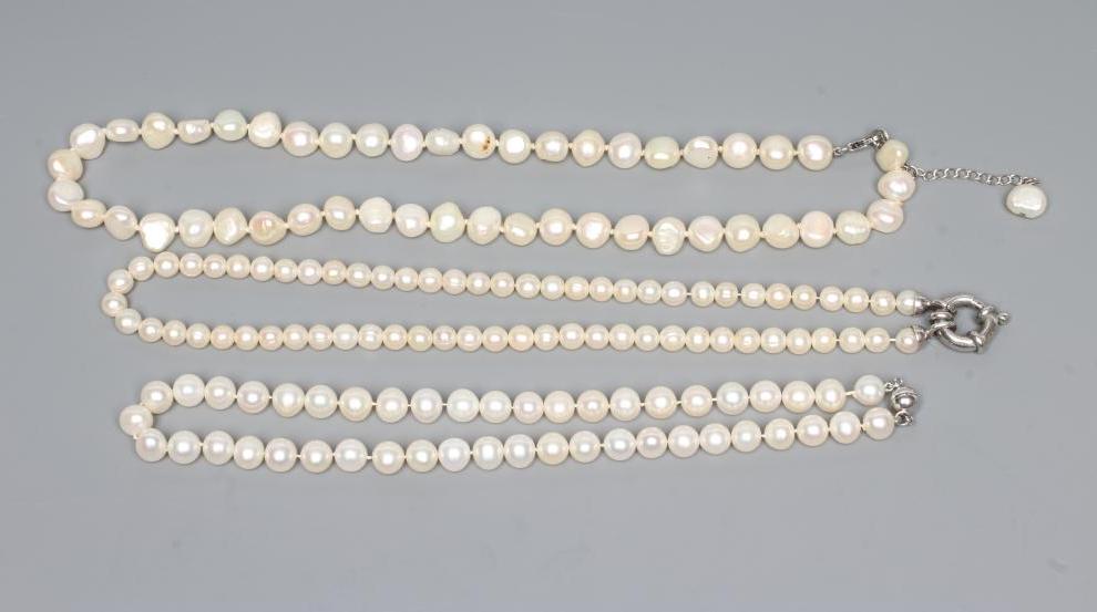 Three various cultured pearl necklaces all with silver clasps (est