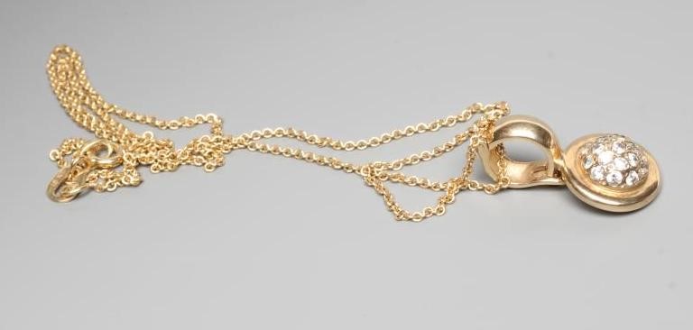 A DIAMOND PENDANT Image