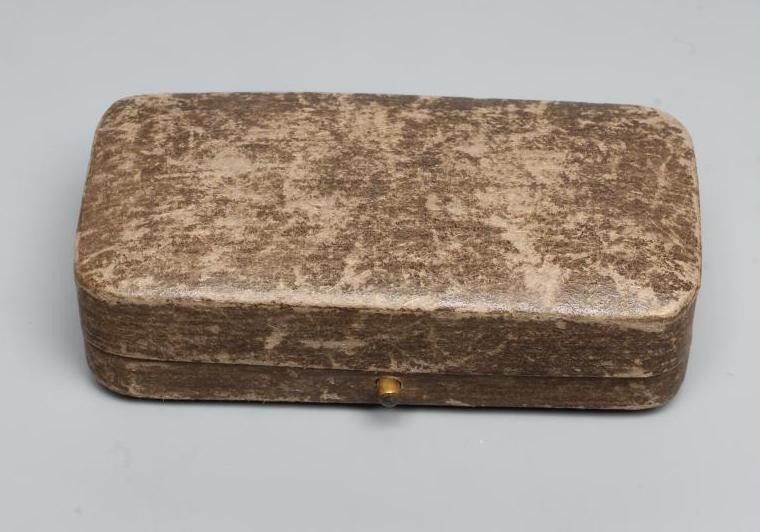 AN EMERALD AND DIAMOND BAR BROOCH, the circular facet cut stones claw set to an asymetrical knife Image