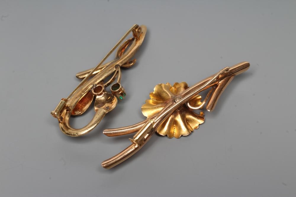 A BROOCH Image