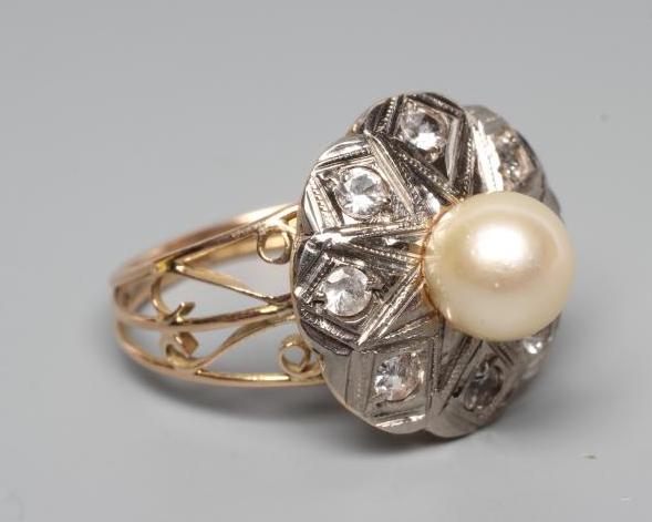 A PEARL AND DIAMOND COCKTAIL RING Image