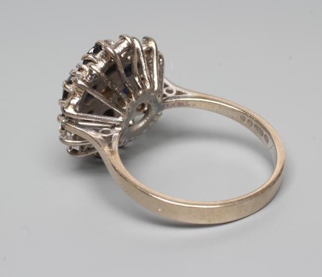 A SAPPHIRE AND DIAMOND CLUSTER RING Image