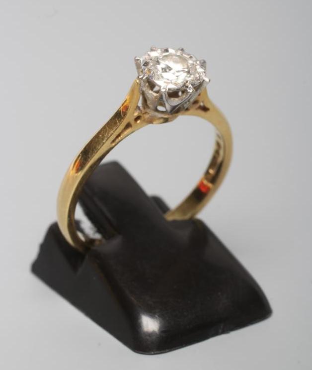A SOLITAIRE DIAMOND RING, the round brilliant cut stone of 0.31cts illusion set to a plain 18ct gold Image
