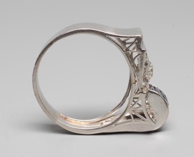 AN ART DECO STYLE SAPPHIRE AND DIAMOND "BUCKLE" COCKTAIL RING Image