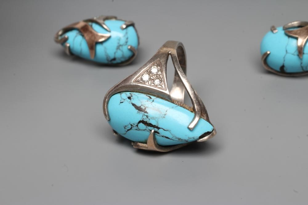 A TURQUOISE MATRIX RING Image