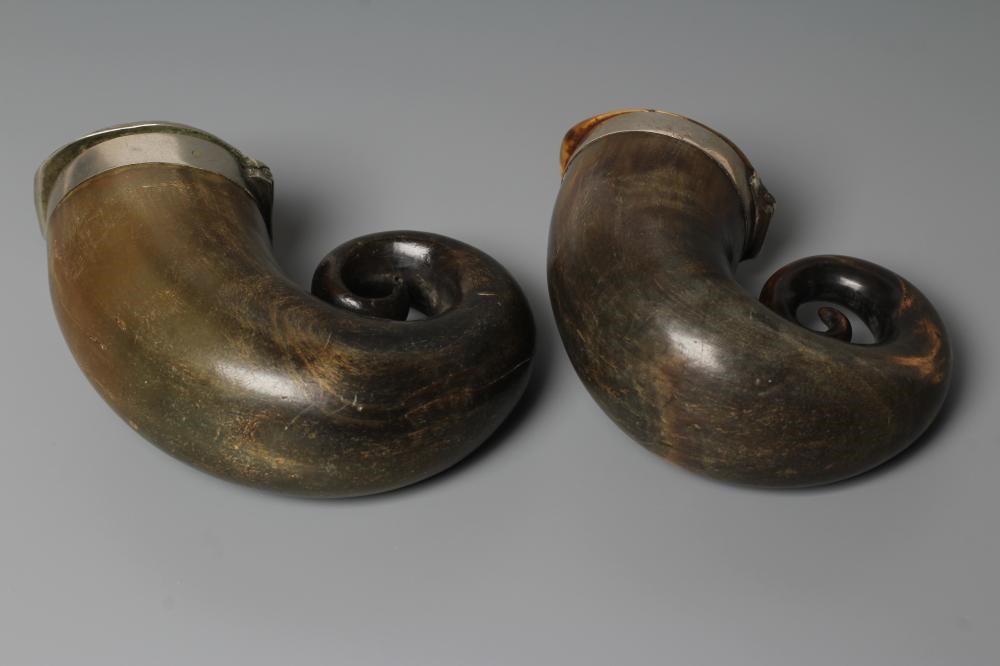TWO VICTORIAN HORN SNUFF MULLS of typical form with plated mounts and hinged covers, 3 1/2" and 2 Image