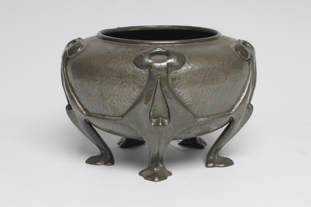 A TUDRIC PLANISHED PEWTER SMALL JARDINIERE Image