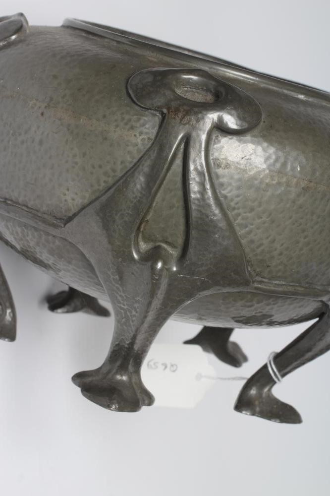 A TUDRIC PLANISHED PEWTER SMALL JARDINIERE Image