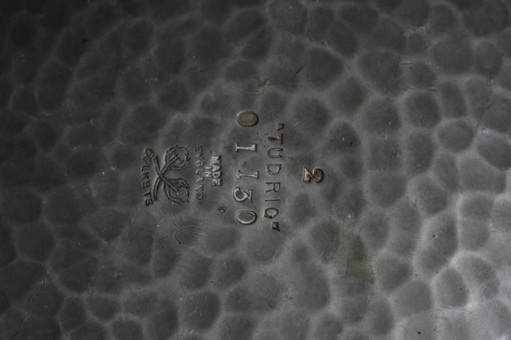 A TUDRIC PLANISHED PEWTER SMALL JARDINIERE Image