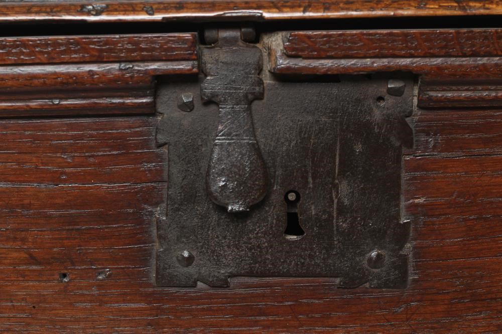 A GEORGIAN OAK BOARDED BOX Image