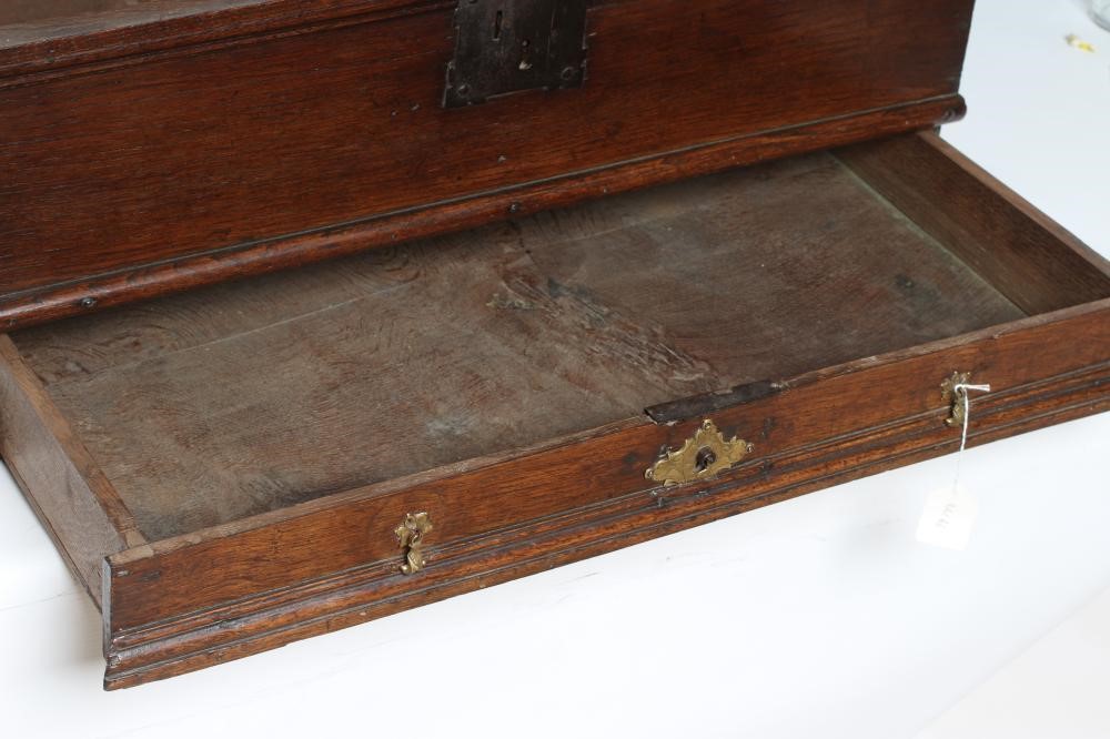 A GEORGIAN OAK BOARDED BOX Image