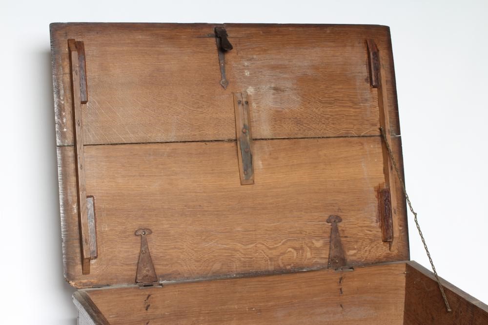 A GEORGIAN OAK BOARDED BOX Image