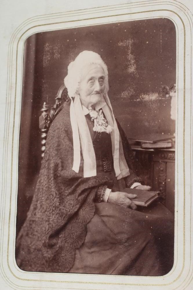 A VICTORIAN MAUCHLINE WARE PHOTOGRAPH ALBUM Image