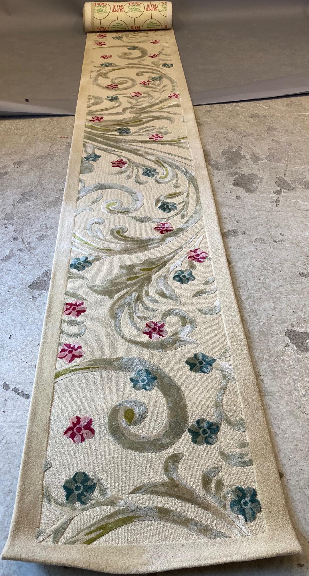 A BESPOKE WOOL RUNNER to match the previous lot, 23' 8" x 2' 6 1/2" (Est. plus 24% premium inc. VAT) Image