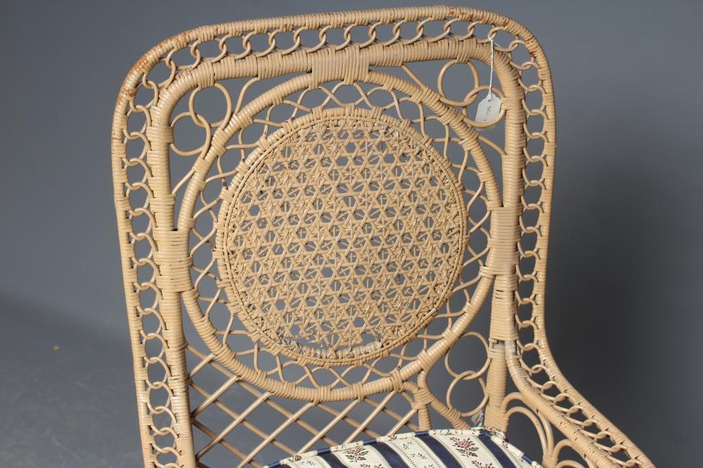 A HEYWOOD & WAKEFIELD STYLE GARDEN ROOM PLATFORM ROCKER Image