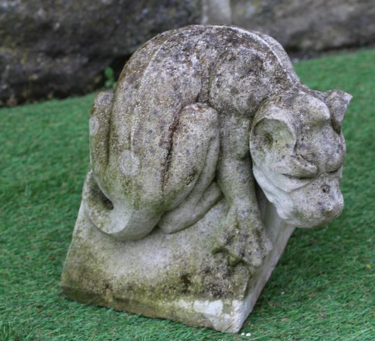 A PAIR OF CAST STONE DRAGON GARGOYLES realistically modelled on a triangular base, 11" x 11" (Est. Image