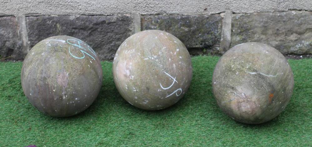 A SET OF THREE SANDSTONE SPHERES, 12" high (Est. plus 24% premium inc. VAT) Image