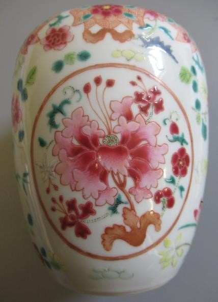 A CHINESE PORCELAIN FAMILLE ROSE JAR of ovoid form painted with roundels of peonies on a scattered Image