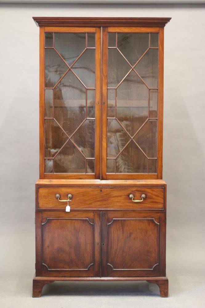 A GEORGIAN MAHOGANY SECRETAIRE BOOKCASE Image
