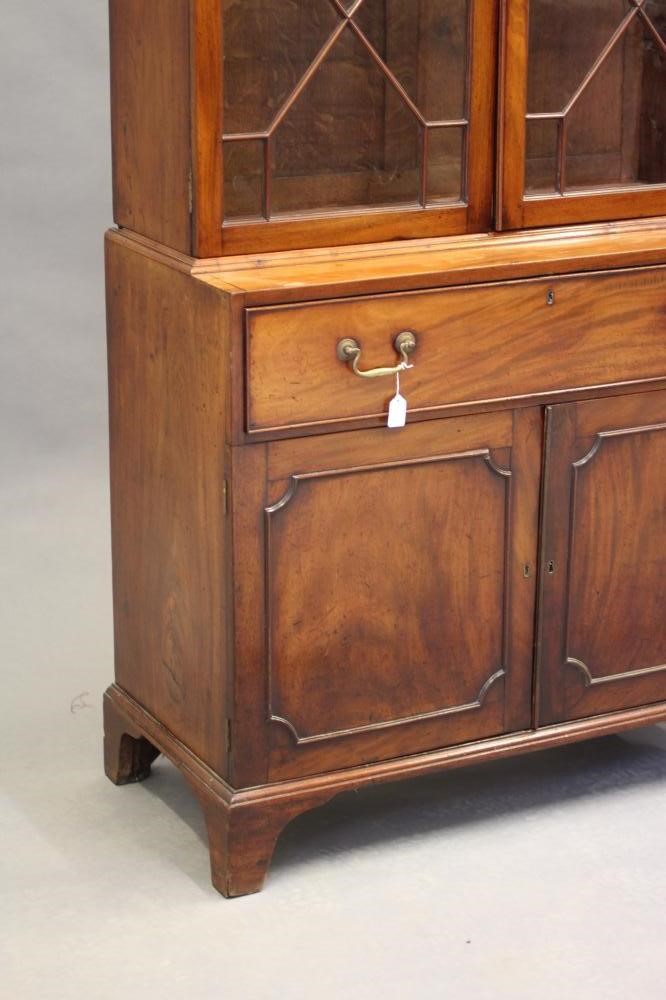 A GEORGIAN MAHOGANY SECRETAIRE BOOKCASE Image