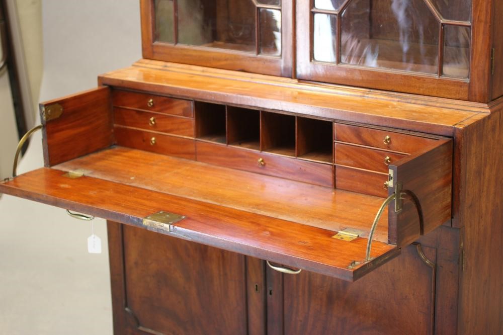 A GEORGIAN MAHOGANY SECRETAIRE BOOKCASE Image