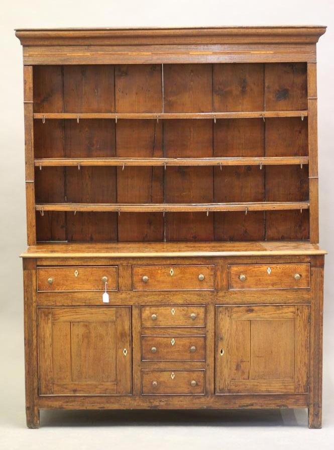 A GEORGIAN OAK ENCLOSED DRESSER c.1800 Image