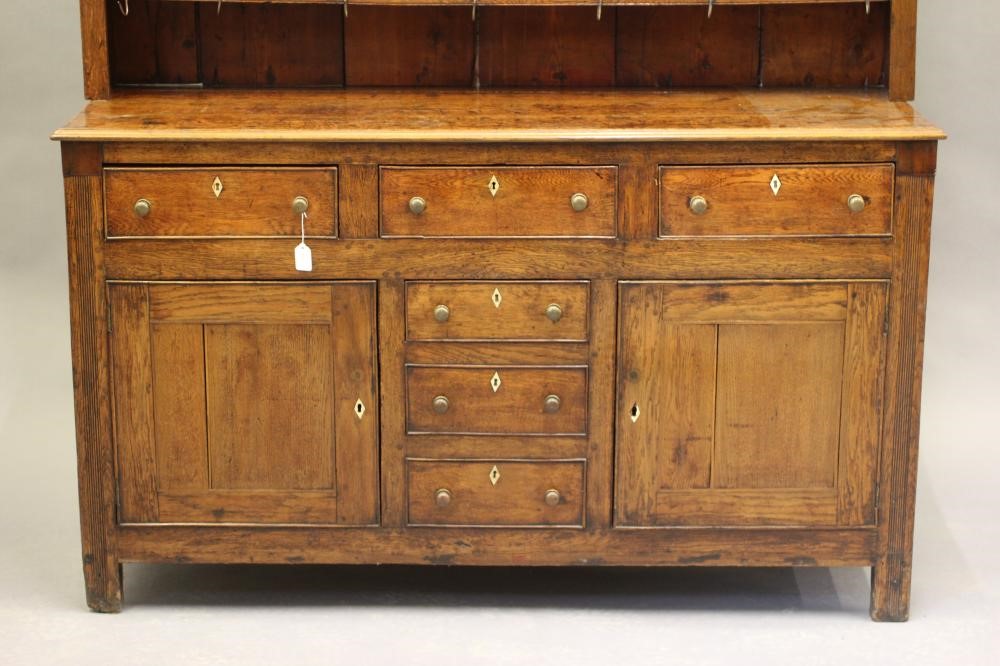 A GEORGIAN OAK ENCLOSED DRESSER c.1800 Image