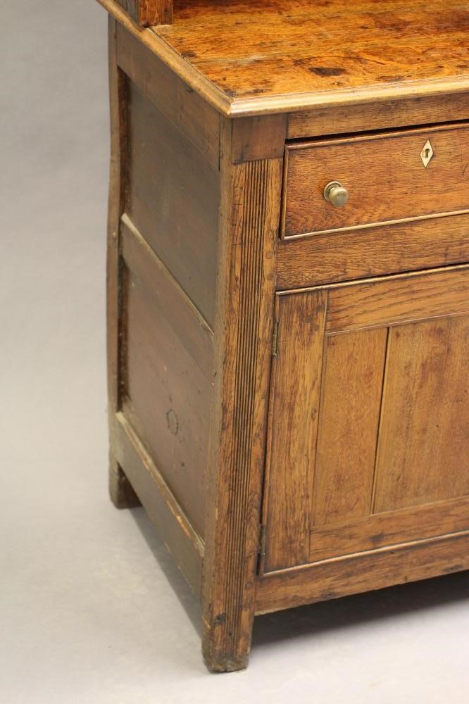 A GEORGIAN OAK ENCLOSED DRESSER c.1800 Image