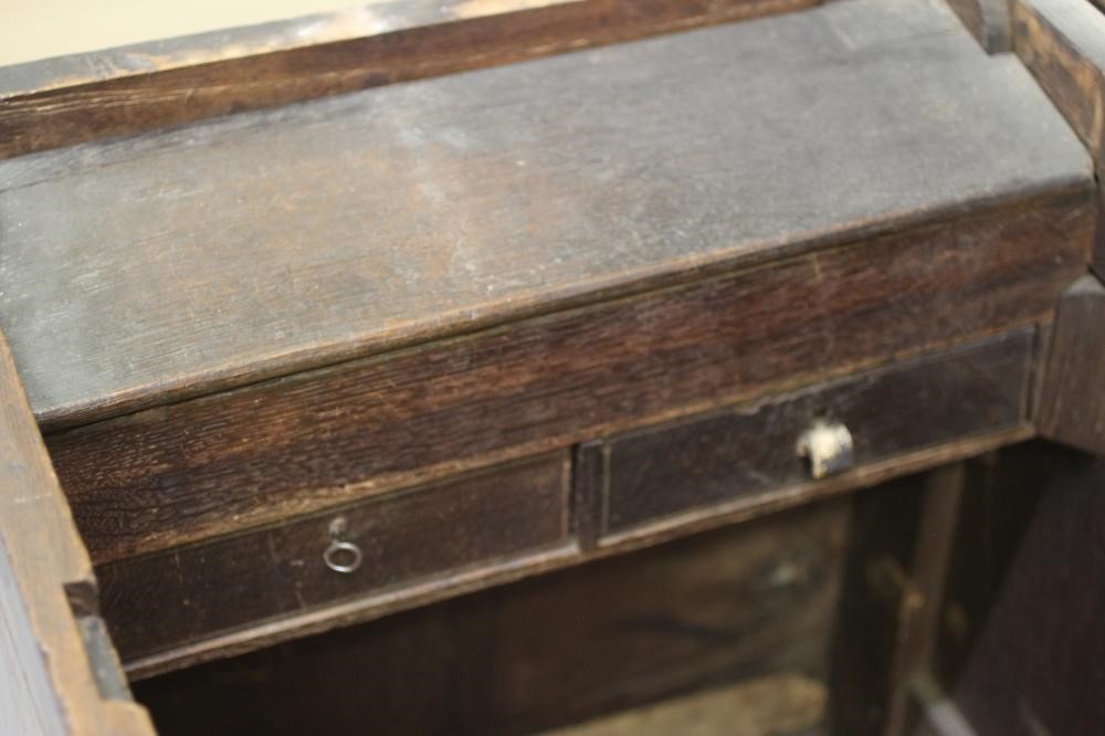 A GEORGIAN OAK PANELLED CHEST Image