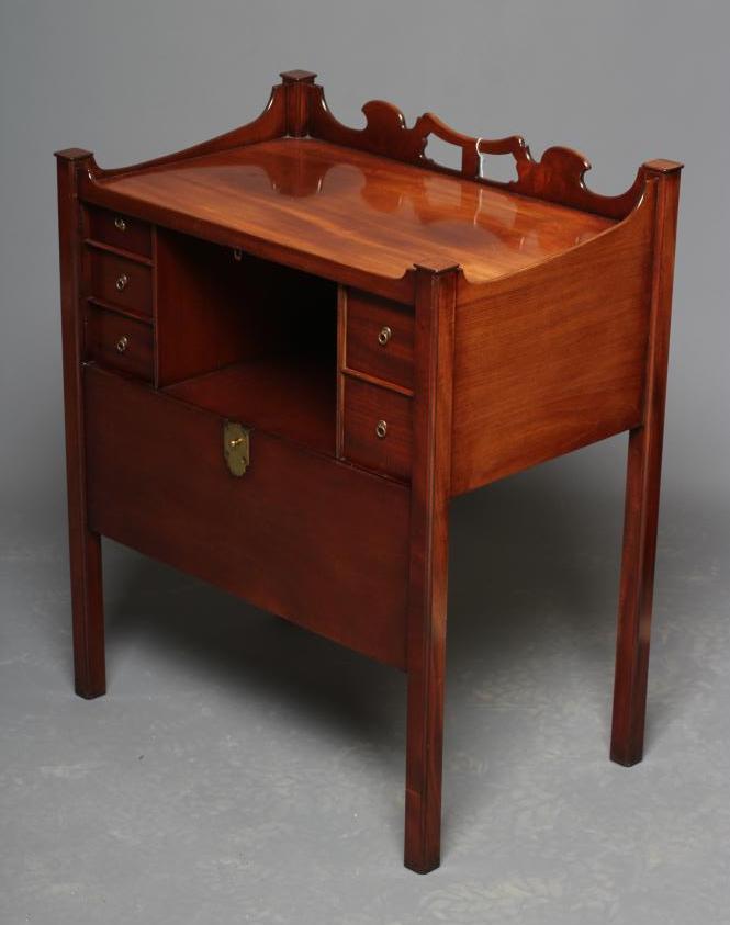 AN EDWARDIAN MAHOGANY BEDSIDE CABINET Image