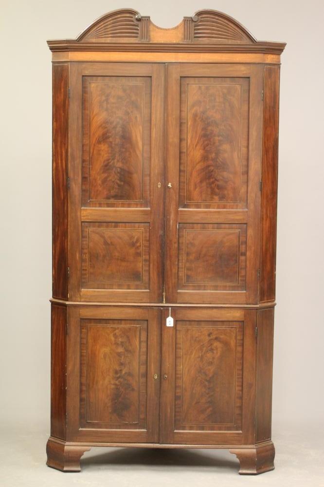 A GEORGIAN MAHOGANY STANDING CORNER CUPBOARD Image
