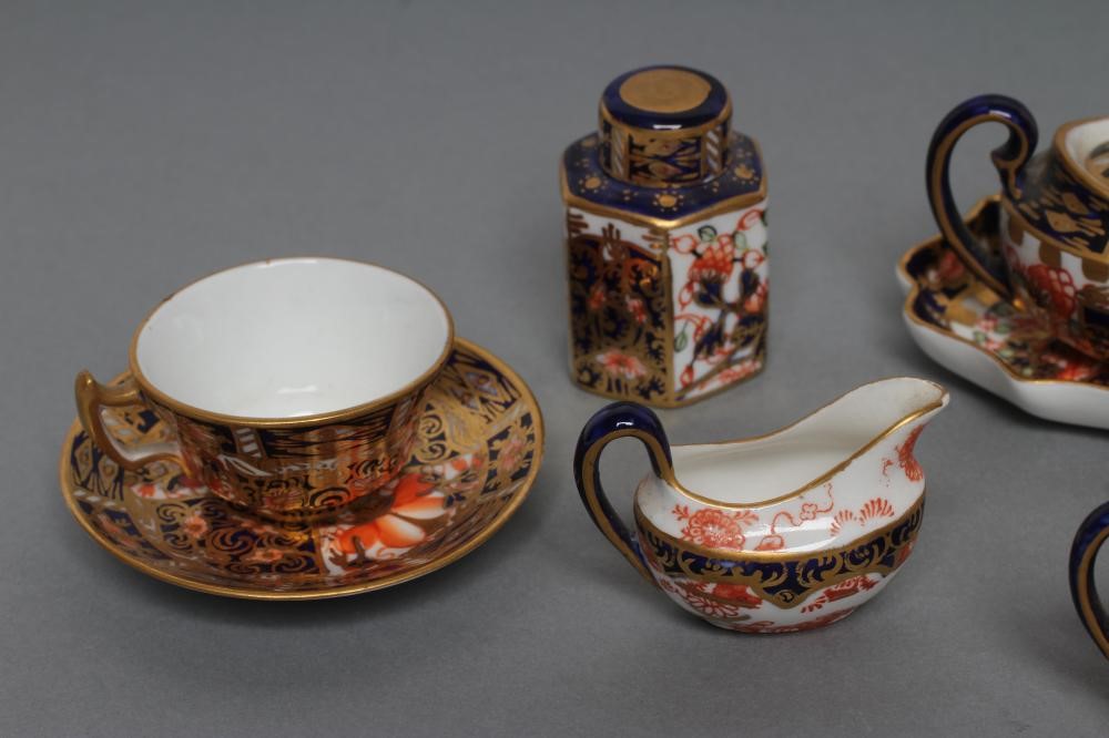 A ROYAL CROWN DERBY CHINA THREE PIECE IMARI PATTERN MINIATURE TEA SERVICE Image