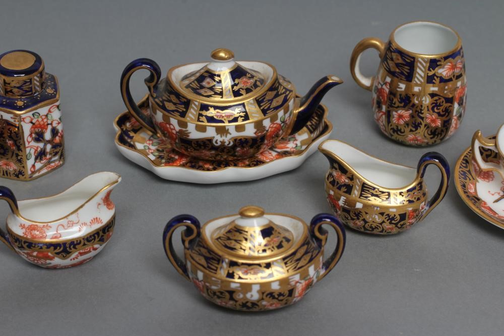 A ROYAL CROWN DERBY CHINA THREE PIECE IMARI PATTERN MINIATURE TEA SERVICE Image