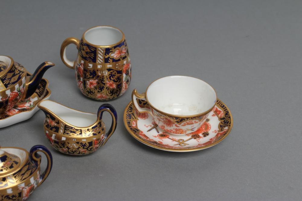A ROYAL CROWN DERBY CHINA THREE PIECE IMARI PATTERN MINIATURE TEA SERVICE Image