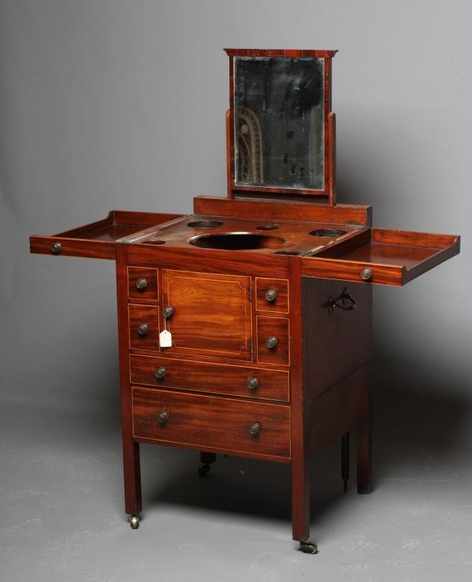 A GEORGIAN MAHOGANY TOILET CHEST Image