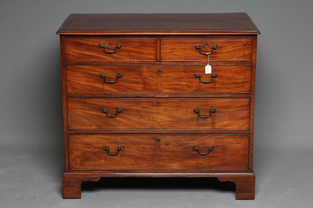 A GEORGIAN MAHOGANY CHEST Image