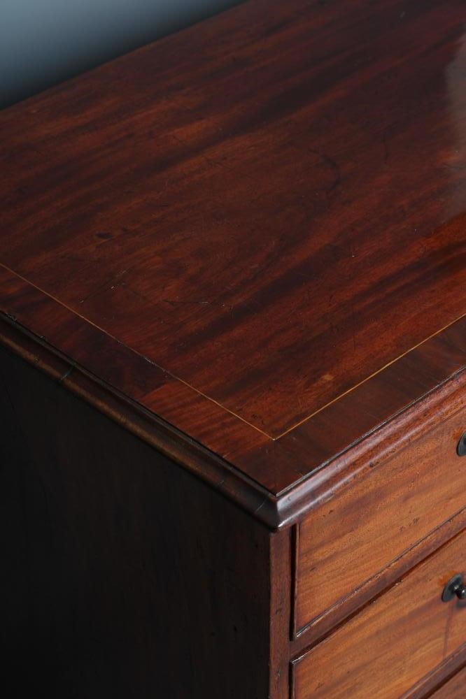 A GEORGIAN MAHOGANY CHEST Image