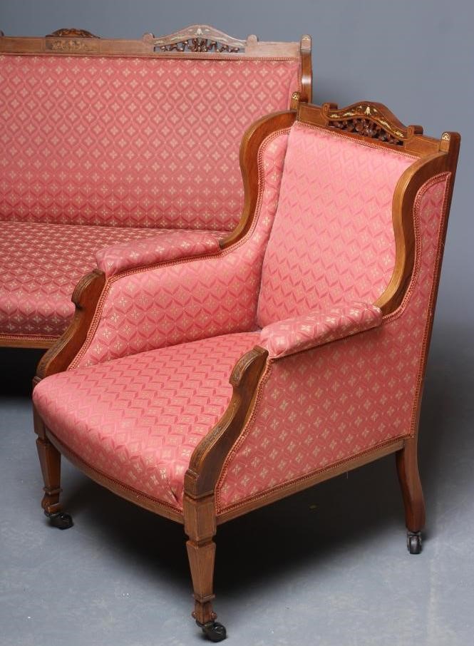 A CARVED WALNUT SHOW FRAME THREE PIECE SALON SUITE Image