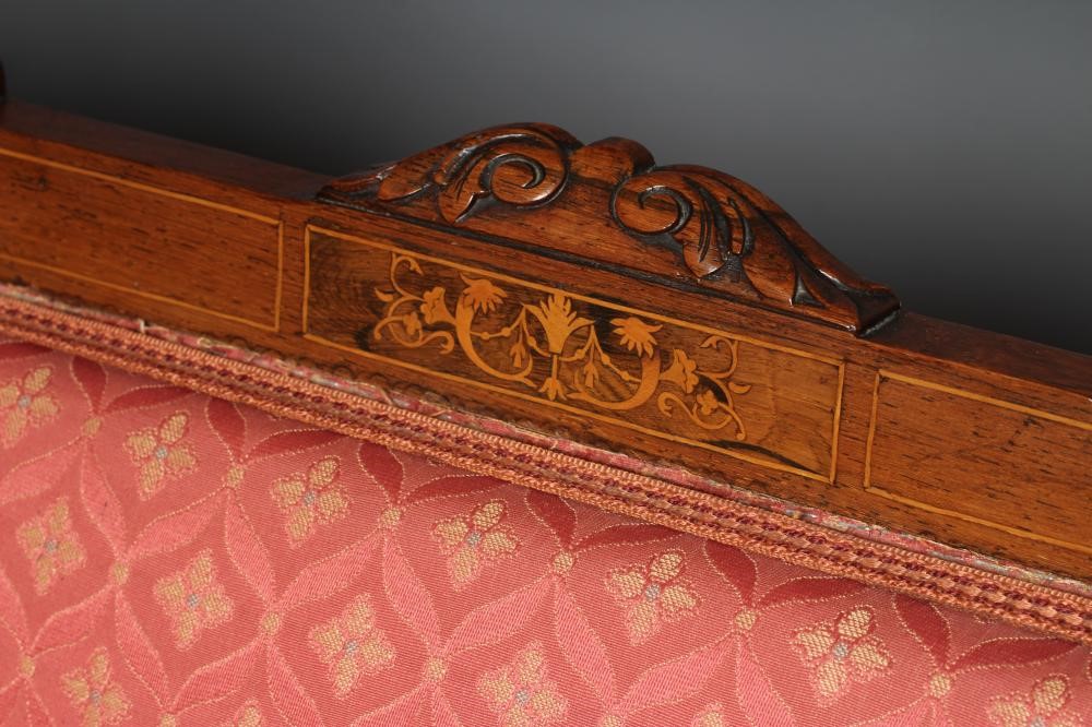 A CARVED WALNUT SHOW FRAME THREE PIECE SALON SUITE Image